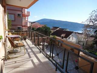 Апартаменты Apartments Villa Mićunović Херцег-Нови Апартаменты с 3 спальнями и видом на море-1