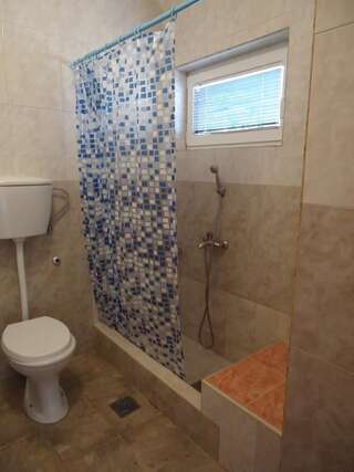 Апартаменты Apartments Villa Mićunović Херцег-Нови Двухместный номер с 1 кроватью или 2 отдельными кроватями-12